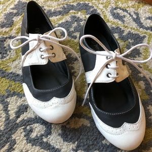 Wingtip lace up shoes